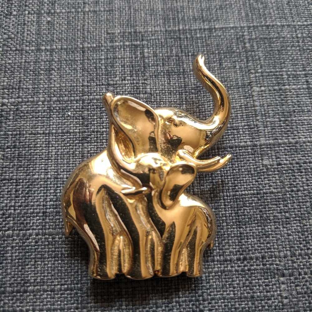 LR Lady Remington Vintage Signed Elephant Brooch